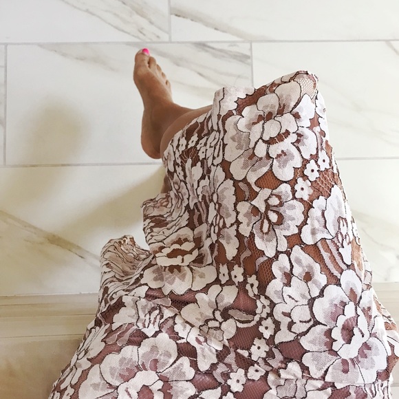 Last 1!! Gorgeous mauve off shoulder lace dress - Picture 5 of 5